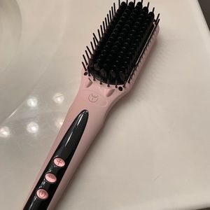 L’ange Le Vite straightening brush
